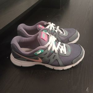 Nike revolution 2 size 8